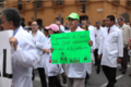 Médicos y personal del Hospital General durante manifestación por una salud pública digna.png